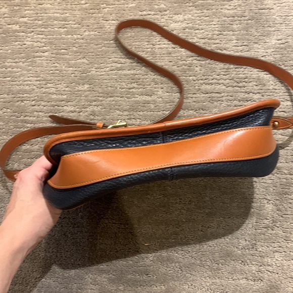 Vintage Dooney And Bourke All Weather Saddle Crossbody Navy Pebbled Leather Bag - Picture 7 of 12